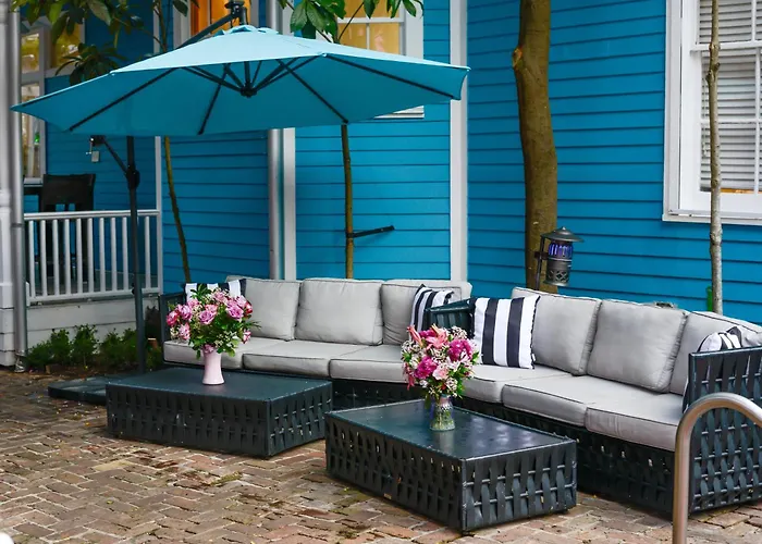 Vacation home: Five Br - Sleeps 10! Steps From French Quarter