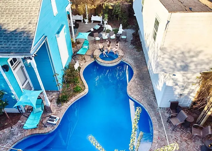 Vacation home: Five Br - Sleeps 10! Steps From French Quarter
